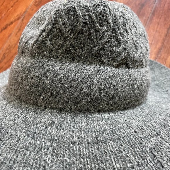 NWOT BCBGMAXAZRIA Wool Hat - Picture 2 of 4